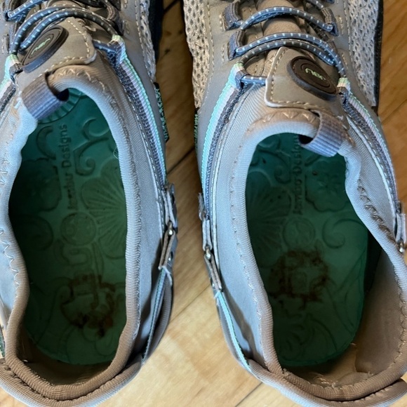 Stylish Gray Women's Sneakers - Picture 3 of 6